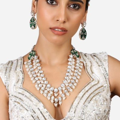 Gold Plated Kundan Studded & Pearls Beaded Jewellery Set